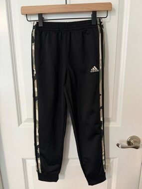 Adidas boys Track Pants with Camo Stripe size 7